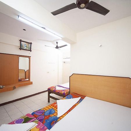 Spot On 38565 Hotel Surya Thiruvengadam St Madrás Exterior foto
