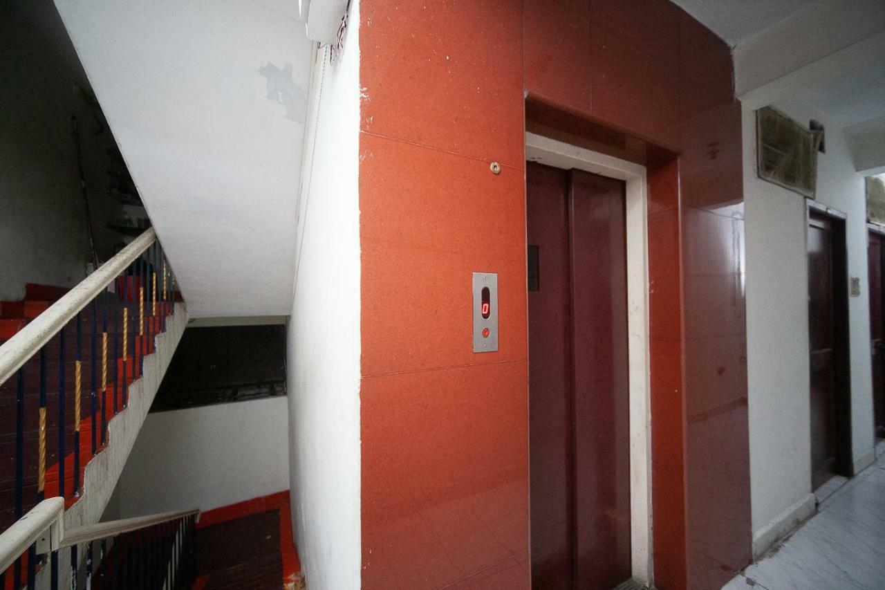 Spot On 38565 Hotel Surya Thiruvengadam St Madrás Exterior foto