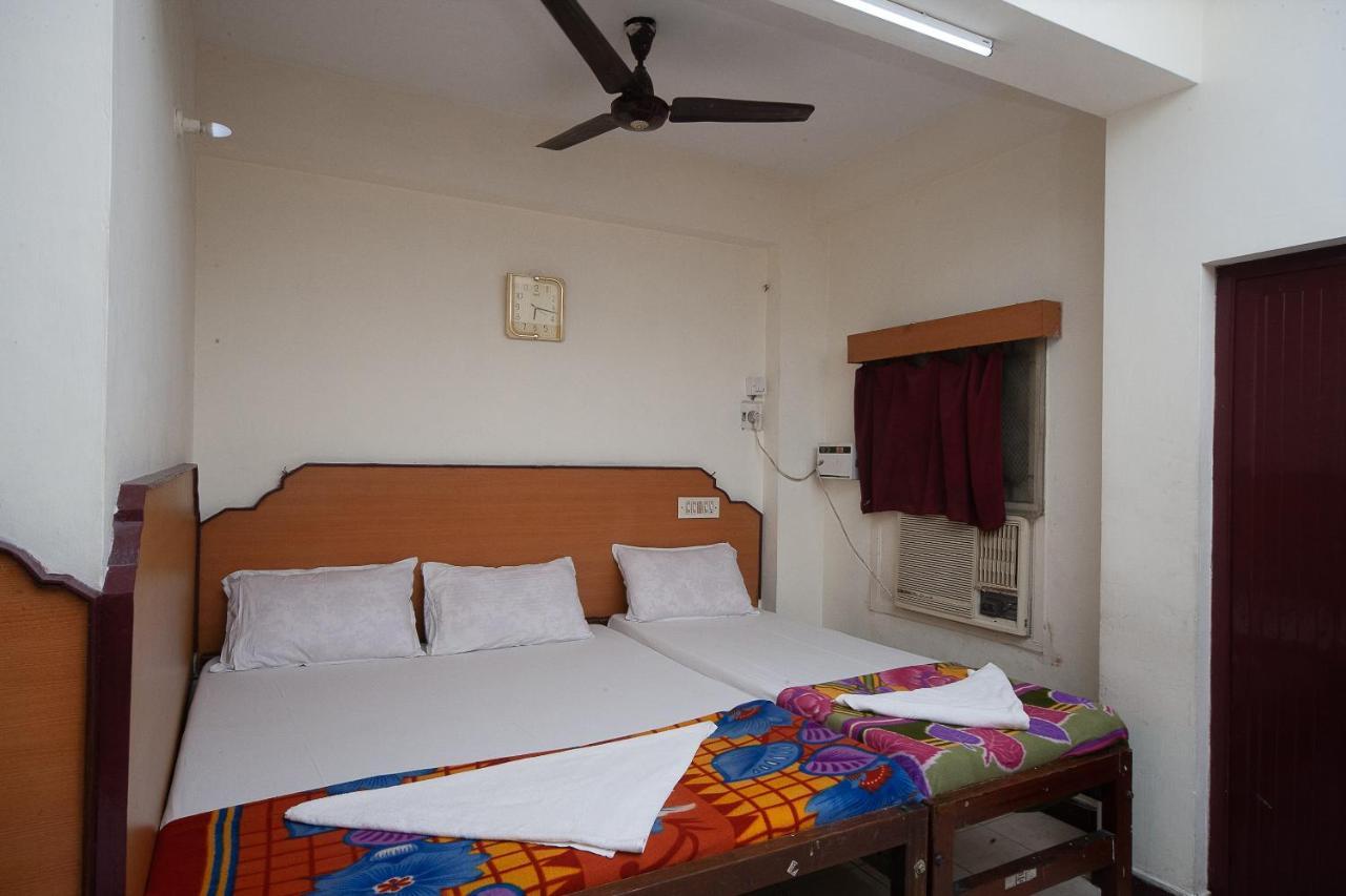 Spot On 38565 Hotel Surya Thiruvengadam St Madrás Exterior foto