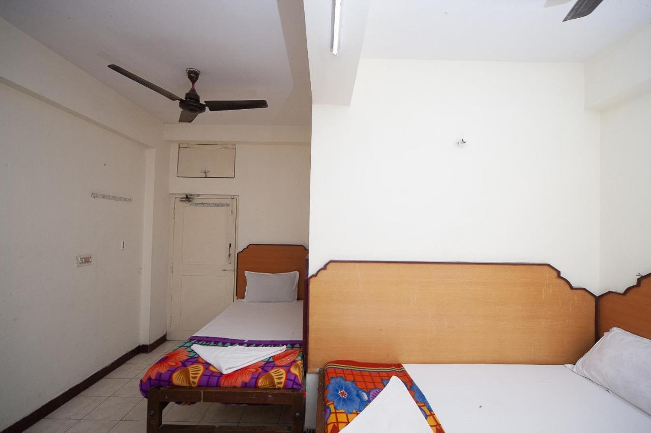 Spot On 38565 Hotel Surya Thiruvengadam St Madrás Exterior foto